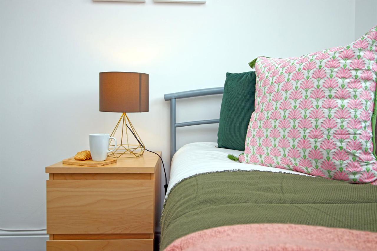 Dock House - 5 Bedroom House - Sleeps 7 뉴포트 외부 사진